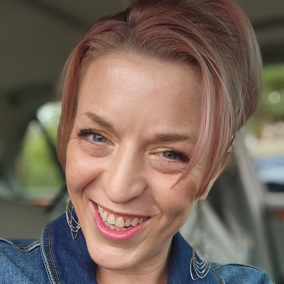 Meet your Posher, April - Picture 5 of 12